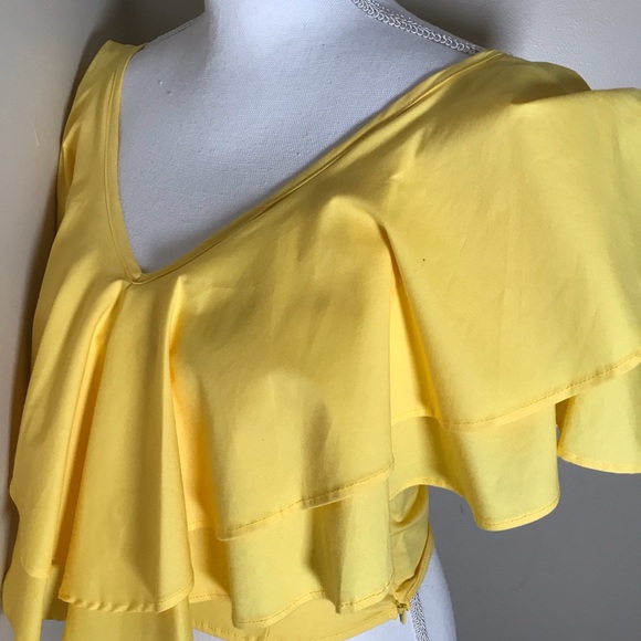 Cool Yellow Ruffle Top 💛 - Picture 3 of 7